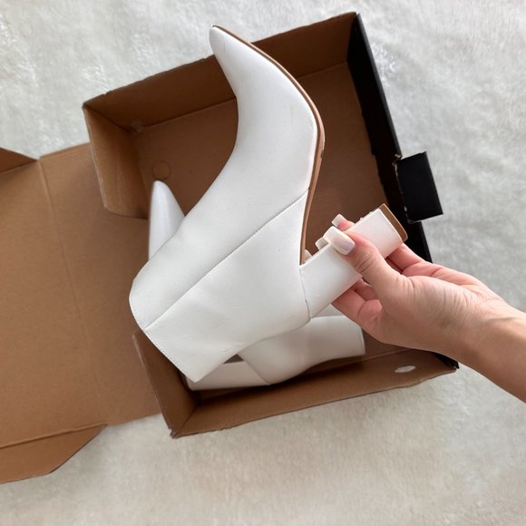 White Boots - Picture 2 of 3